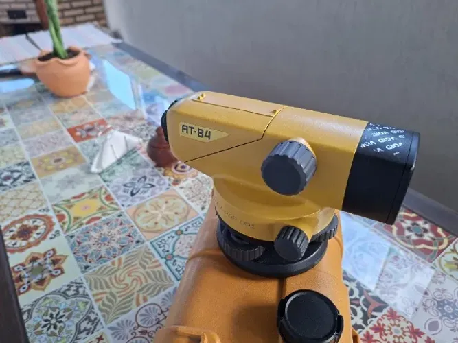 Nivel optico Topcon AT-G4