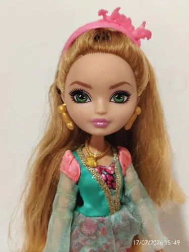 Boneca Ashlynn Ella Ever After High.