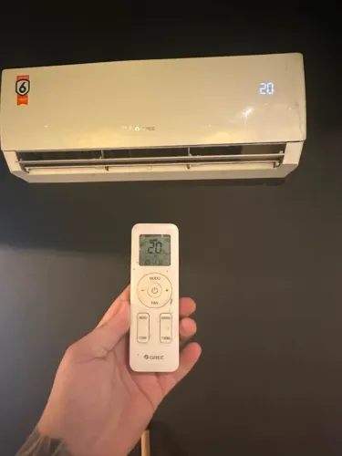 Ar condicionado funcionando perfeitamente e super bem cuidado