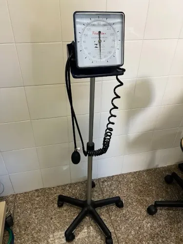 Aparelho de Pressão com Pedestal Premium - Esfigmomanômetro Clínico