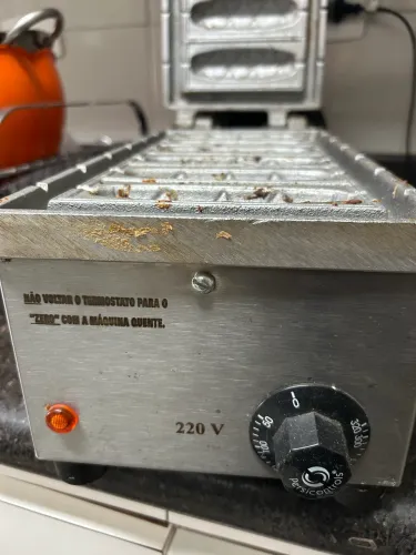 Máquina Crepeira Suíça Profissional Ademaq 6 Cavidades 220V (Estado de Nova)