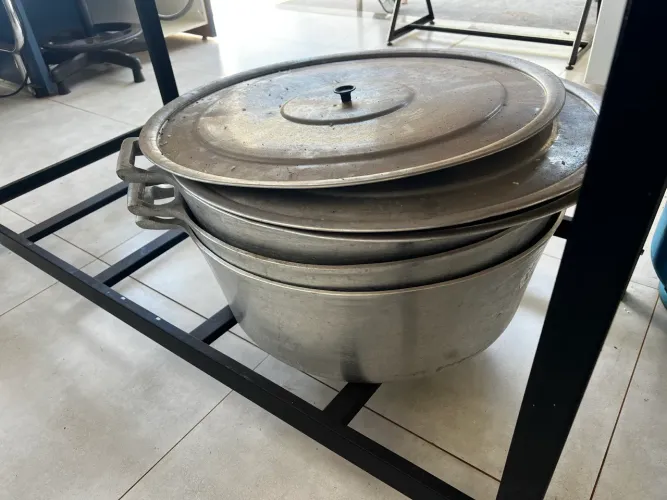 Vende-se panelas de alumínio batido 50 litros