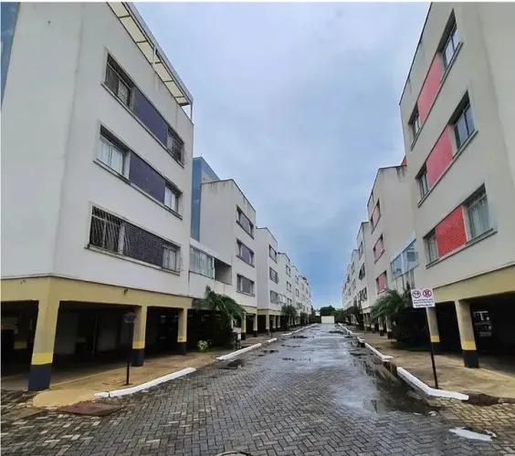 Apto no 2° andar do Residencial Turmalina, sala ampla, quartos grandes, garagem coberta.