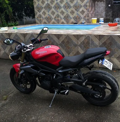 Street triplo 675 