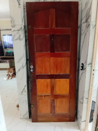 Porta ? de madeira 2.10 por 1.90 bom estado de uso