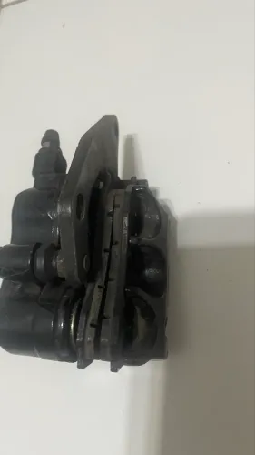 Vende-se uma pinça da tintam 150 e uma bengala do lado do lado direito somente um lado
