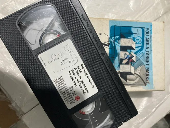 Fita vhs Radiohead meeting people is easy