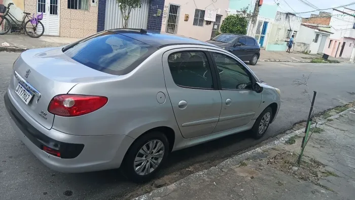 Peugeot 207 Sedan Passion XR 1.4 Flex 8V 4P 2011