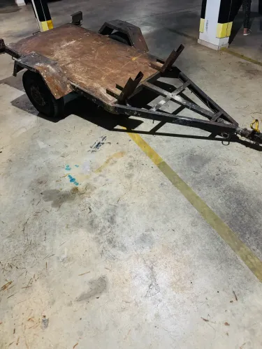 Carretinha implacada 