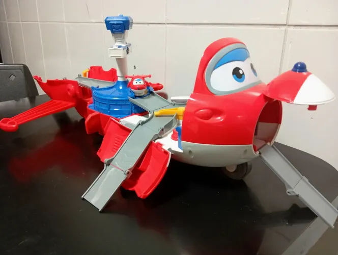 Super Wings - Torre de Decolagem do Jett (2 em 1)