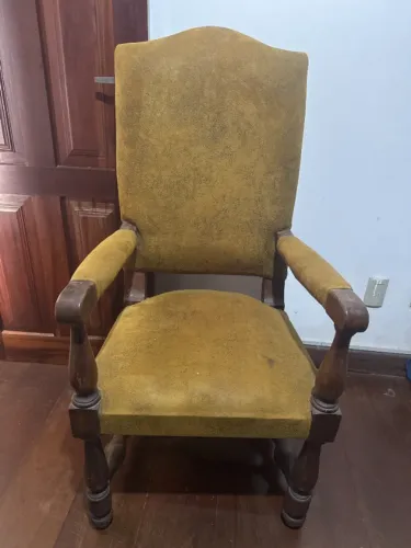Cadeira Trono Antiga de Estilo Classico em Madeira de Lei