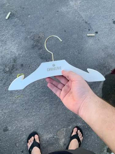 Cabides a 5 reais a unidade de madeira