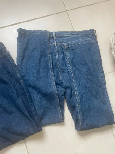 Calças jeans - 2 por 1.