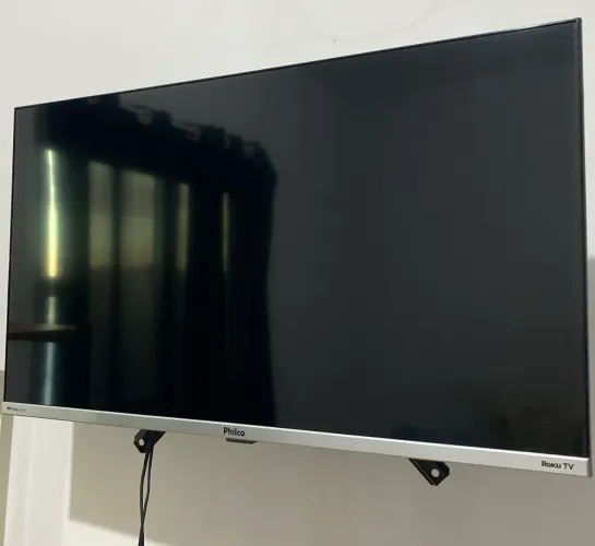 TV PHILCO 32 polegadas ( Roku tv) + Soundbar