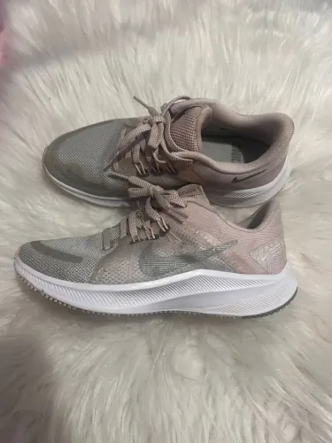 Tênis feminino nike original semi-novo