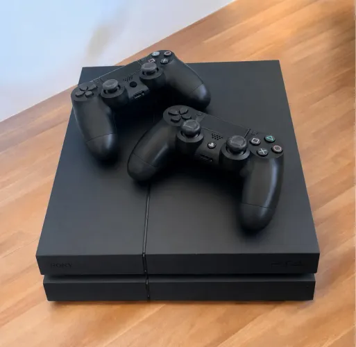 PlayStation 4 + 2 controles + Vários Jogos