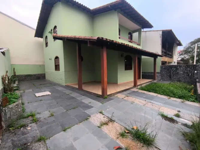 OPORTUNIDADE! Casa Ampla com 3 quartos, sendo 1 suíte 110m² com 1 vaga de garagem - Cost