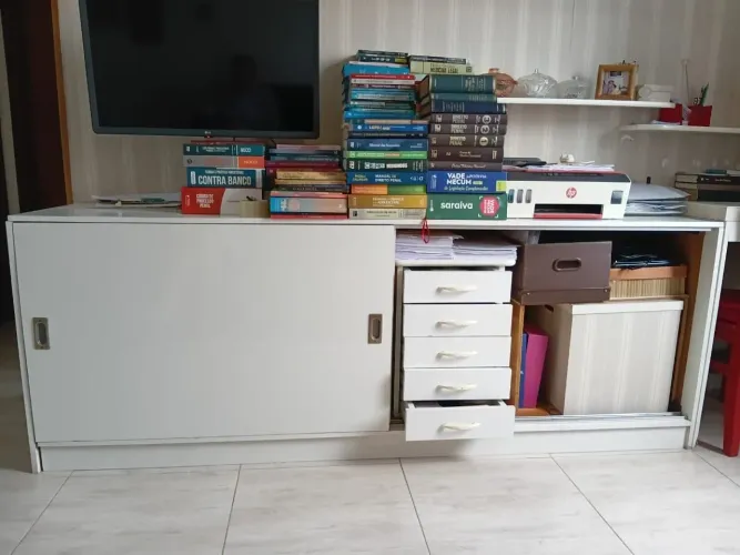 Balcão 2,20 x 0,50 x 0,80 c 2 portas e um gaveteiro