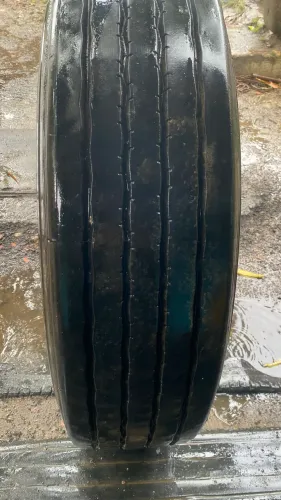 Vendo pneu caminhão 275/80/22.5