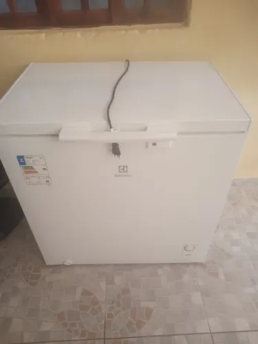 Vendo uma freezer semi nova