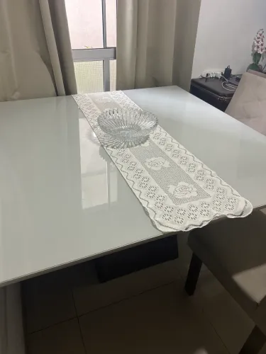 Mesa de vidro com 4 cadeiras