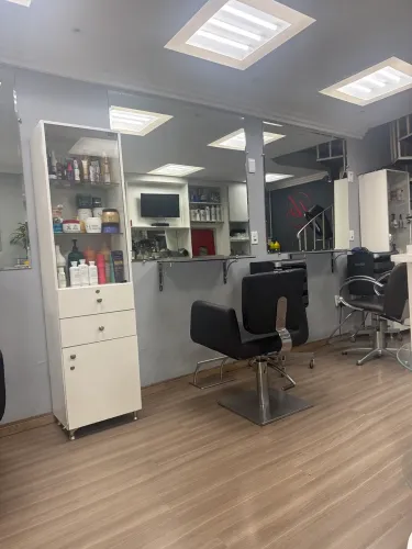 Vaga Cabeleireiro/Manicure