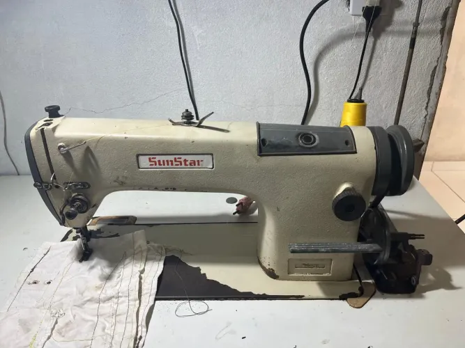 Vendo Máquina industrial reta em bom estado