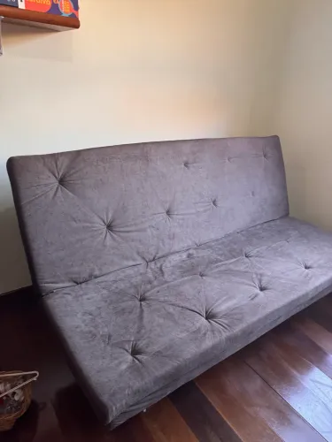 Sofá cama dobrável em suede