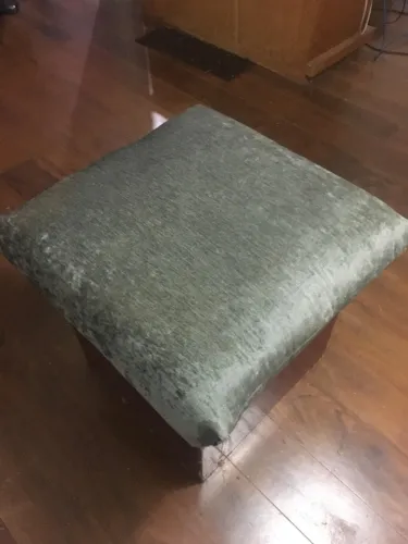Lindo Puf super macio e com tecido brilhante