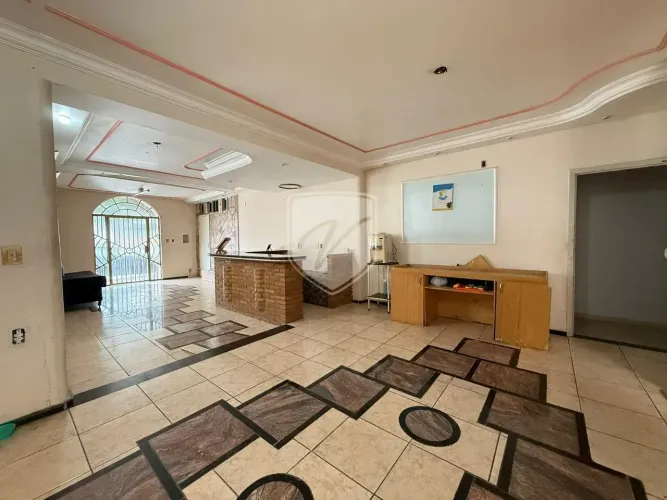 CASA À VENDA NO JARAGUÁ  EXCELENTE PARA USO RESIDENCIAL OU COMERCIAL - Maceió - AL