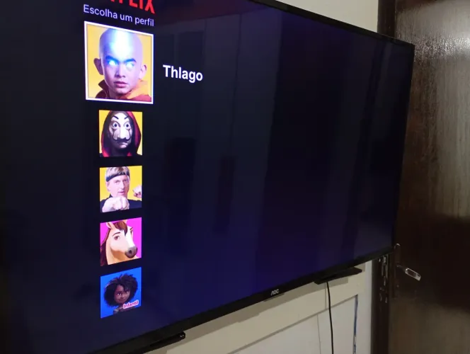 Vendo uma TV smart 43 polegadas com wi-fi Netflix YouTube 