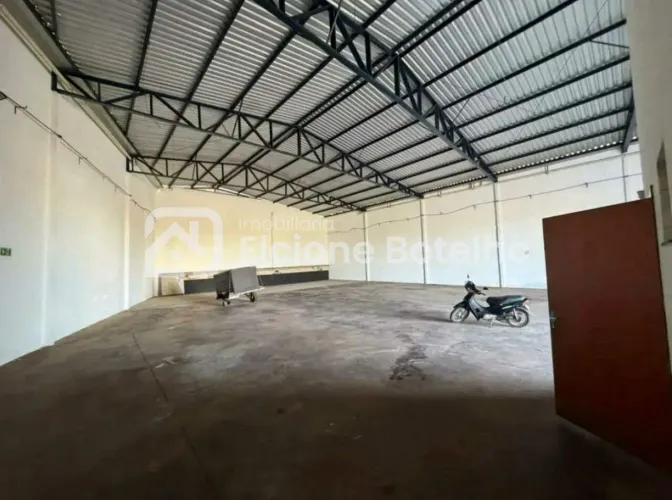 Galpão Comercial para Aluguel com 540 m² no Bairro Novo Mundo, Uberlândia