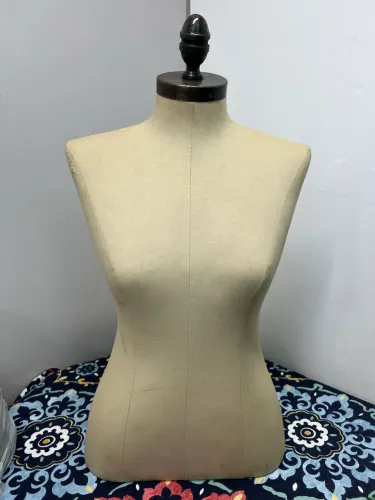 Busto feminino linho