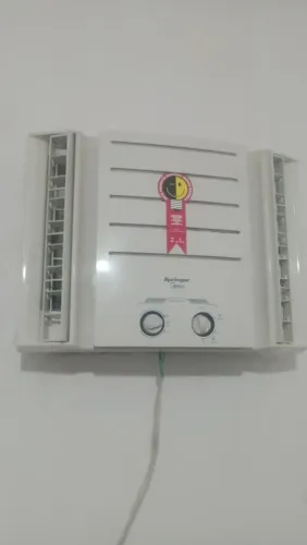 Vendo este ar condicionado com pouco tempo de uso.