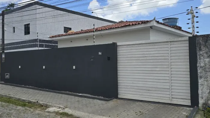 Casa no José Américo de Almeida (198 m², 6/4, ENERGIA SOLAR)