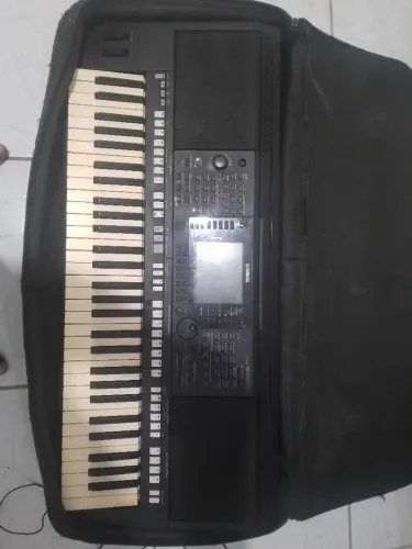 Teclado musical psr950