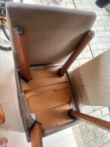 Mesa de tampo de vidro com 6 cadeiras