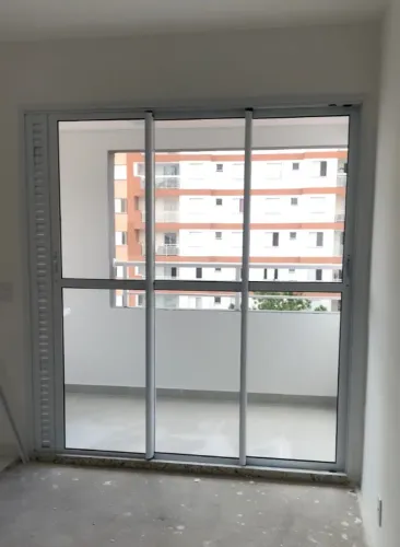 Porta Balcão 3 folhas com Fechadura