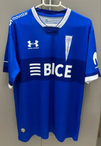 Camisa universidad católica