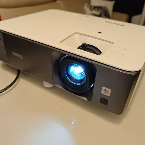 Projetor 4k Nativo benq Tk700 158h de uso