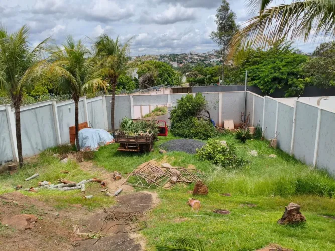 Terreno à venda no bairro Jardim Colina em Uberlândia
