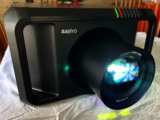 Projetor Sanyo PDG-DHT8000L - Para Exigentes, grandes eventos, home theater.