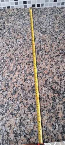 Mesa sem cadeiras de mármore