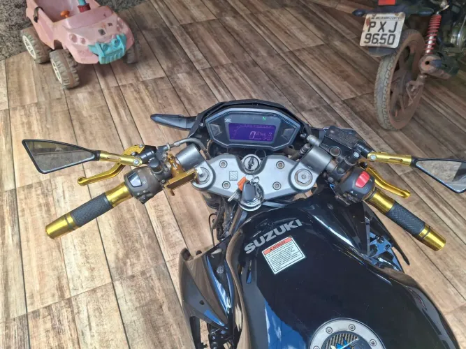Suzuki gsx750f (conservada)