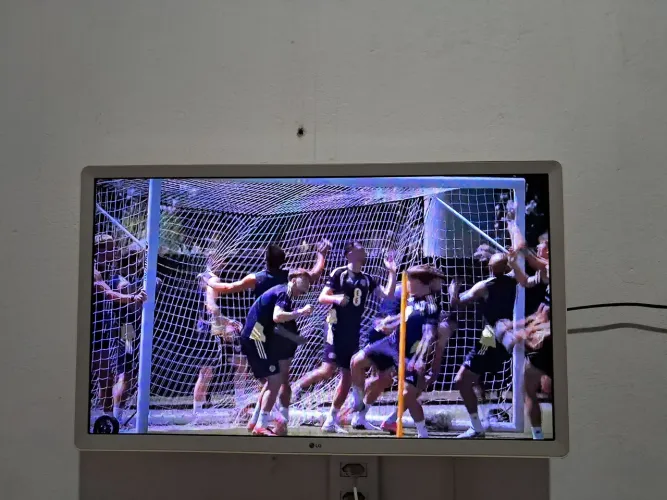 Vende-se TV Smart LG 32"