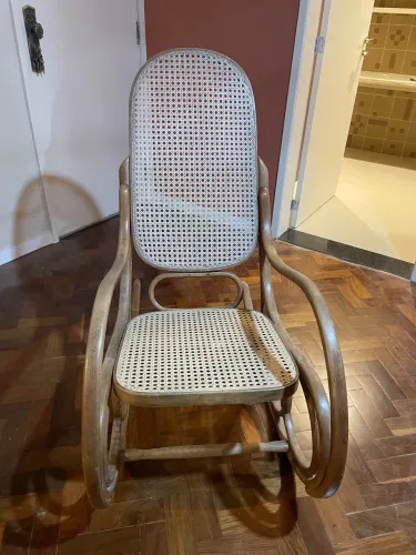 cadeira de balanço clássica Thonet