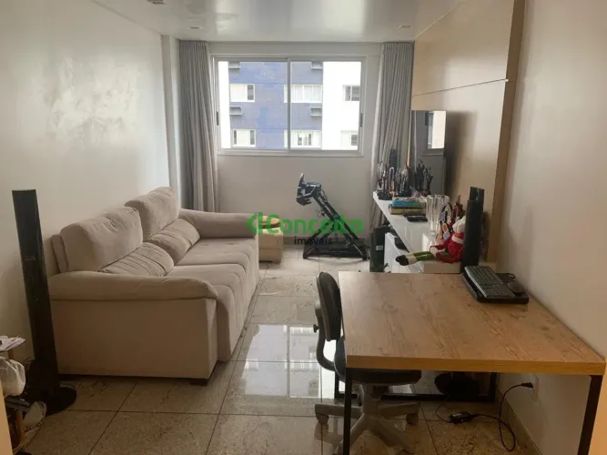 ÓTIMO APARTAMENTO, MOBILIADO COM ARMÁRIOS, GELADEIRA, MICROONDAS, COIFA E MESA.