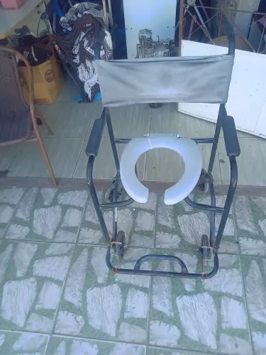 Vendo cadeira de banho
