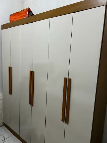 Guarda roupa 6 portas