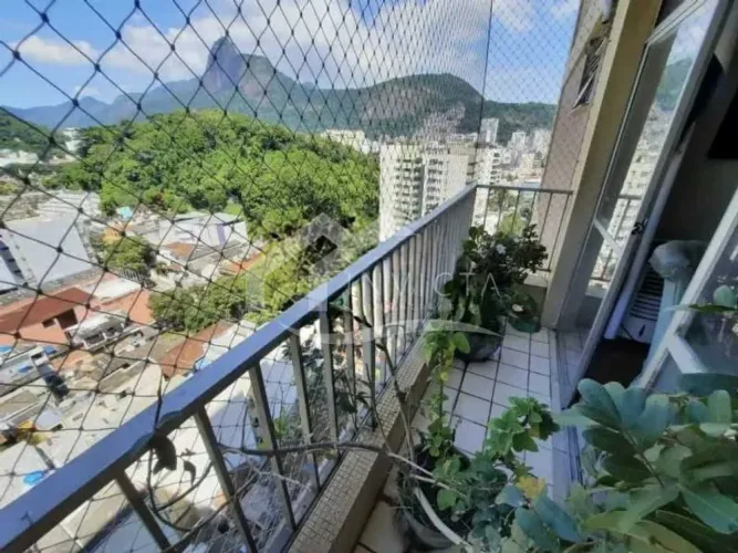 DOIS QUARTOS COM VAGA E VISTA PARA O CRISTO EM BOTAFOGO